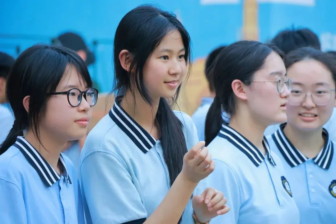 欢乐释压力 活力迎中考——初三中考减压趣味活动温情举行-第29张图片-四季读书网 欢乐释压力 活力迎中考——初三中考减压趣味活动温情举行-第29张图片-四季读书网