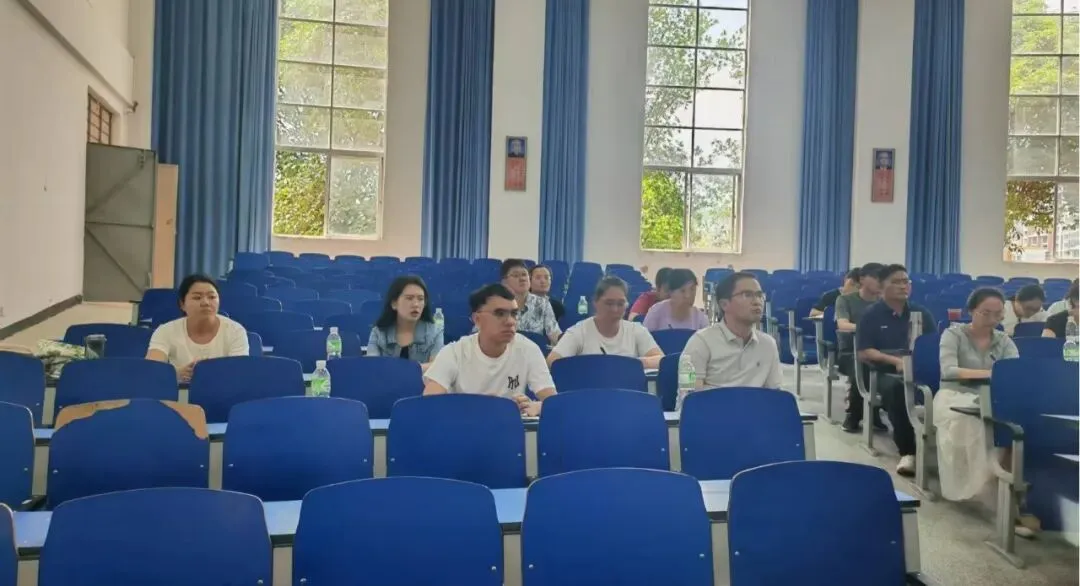 聚焦中考备考,赋能素养提升——思茅区第三批初中化学房华名师工作室第二次集中研修活动-第16张图片-四季读书网 聚焦中考备考,赋能素养提升——思茅区第三批初中化学房华名师工作室第二次集中研修活动-第16张图片-四季读书网