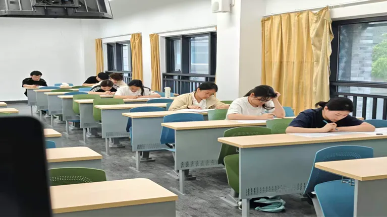 旅游管理学院第十九届英语等级模拟考试-第28张图片-四季读书网