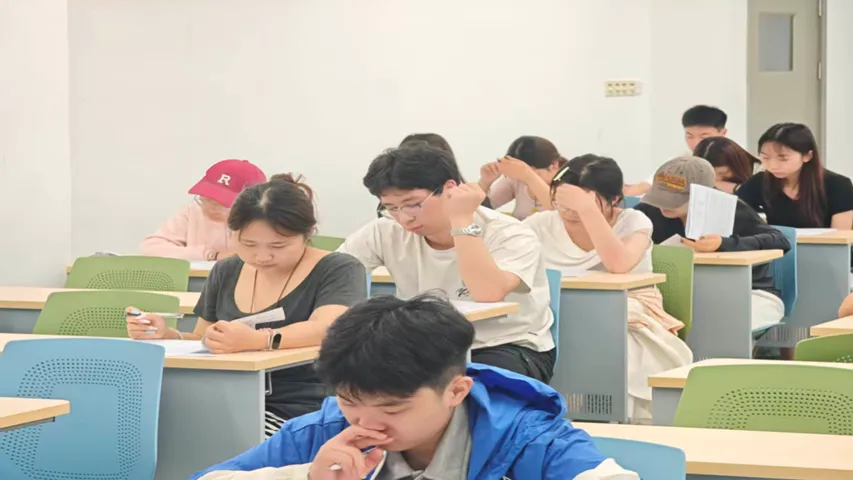 旅游管理学院第十九届英语等级模拟考试-第30张图片-四季读书网