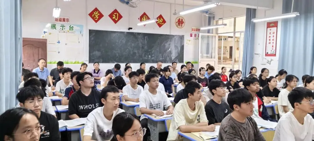 研课析疑促精进 精准发力备中考 ——平桂区沙田片区九年级物理教研活动圆满开展 第4张 研课析疑促精进 精准发力备中考 ——平桂区沙田片区九年级物理教研活动圆满开展 第4张