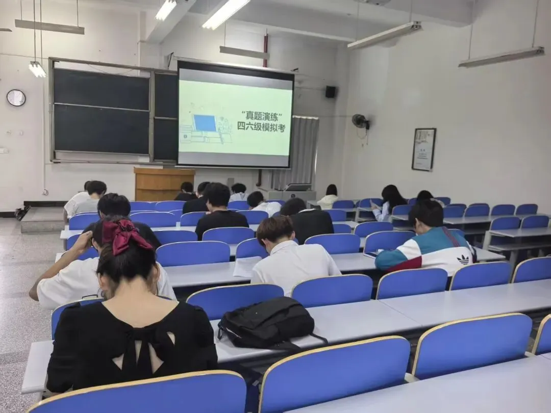 学院开展大学生英语四六级模拟考试 第5张