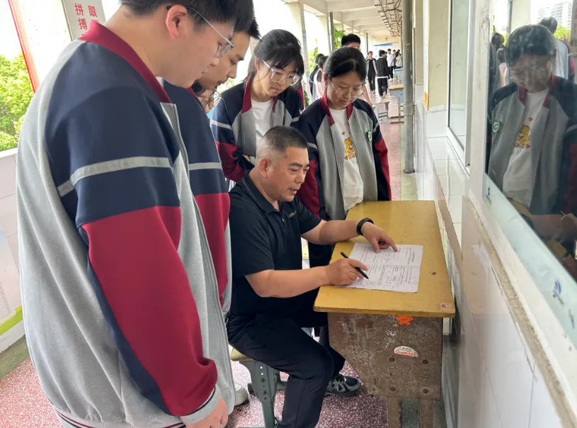 高考倒计时,高三试卷最后泪目告白:“没有题了,我们就送你们到这!” 第6张 高考倒计时,高三试卷最后泪目告白:“没有题了,我们就送你们到这!” 第6张
