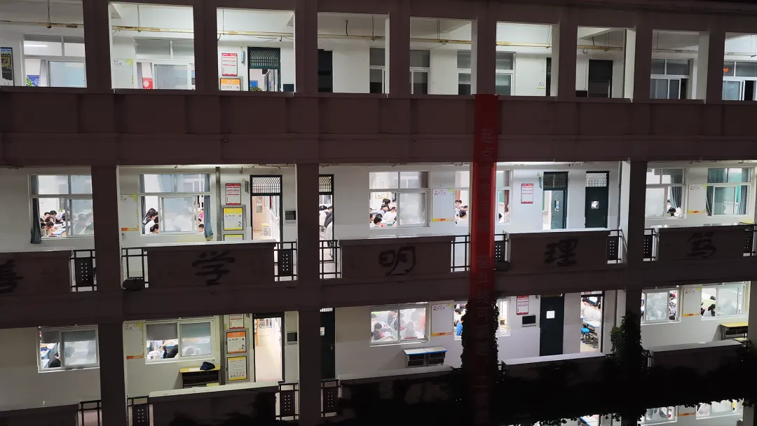 高考倒计时,高三试卷最后泪目告白:“没有题了,我们就送你们到这!” 第9张 高考倒计时,高三试卷最后泪目告白:“没有题了,我们就送你们到这!” 第9张