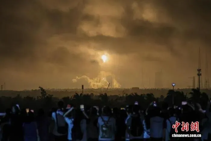 26中考时政热点及模拟试题(69)航天科技/民生救灾/中非合作/半导体创新/两岸关系 第4张