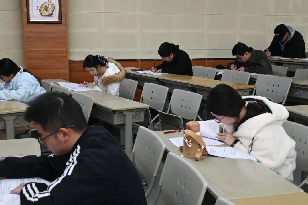 我院成功举办选调生模拟考试 助力学生提升备考实效-第3张图片-四季读书网 我院成功举办选调生模拟考试 助力学生提升备考实效-第3张图片-四季读书网