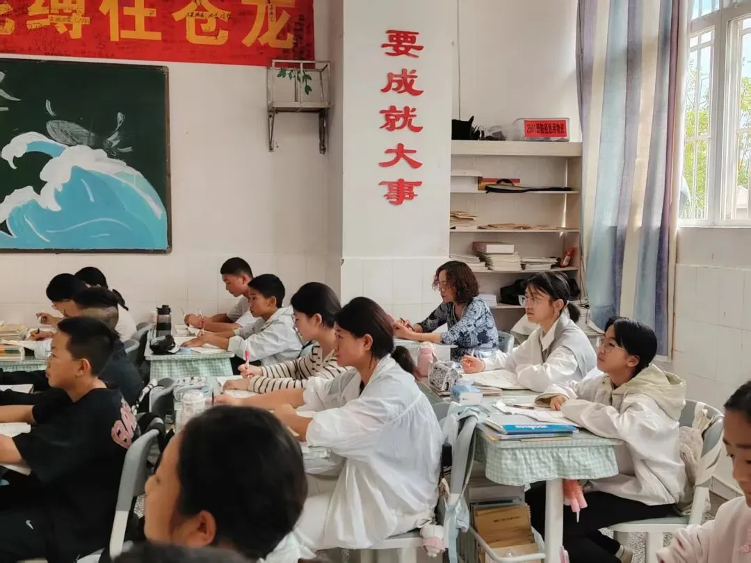 结对教研聚合力,精准分析备中考——区十中与三宝一中、三中开展备考联合教研活动-第9张图片-四季读书网
