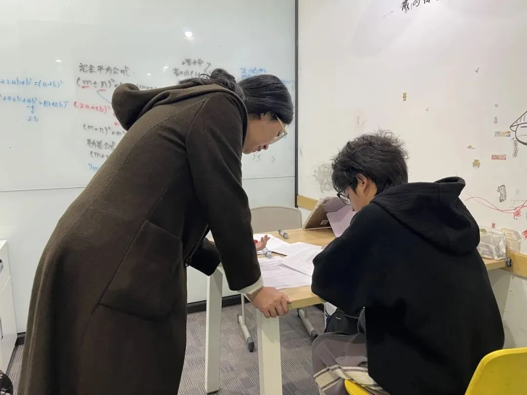 地生会考线下模考来了|25年中考真题 + 1v1 学情诊断,帮孩子精准提分!《2021-2025 年地生中考真题汇编 》免费领!-第12张图片-四季读书网