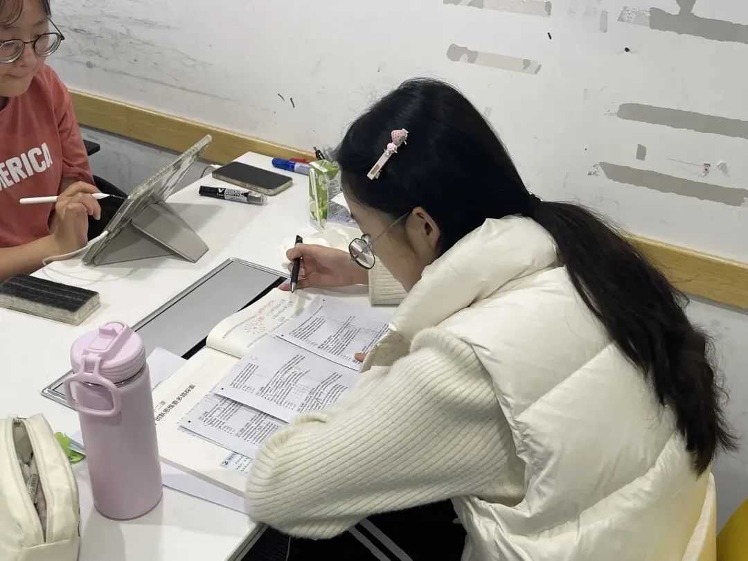 地生会考线下模考来了|25年中考真题 + 1v1 学情诊断,帮孩子精准提分!《2021-2025 年地生中考真题汇编 》免费领!-第16张图片-四季读书网