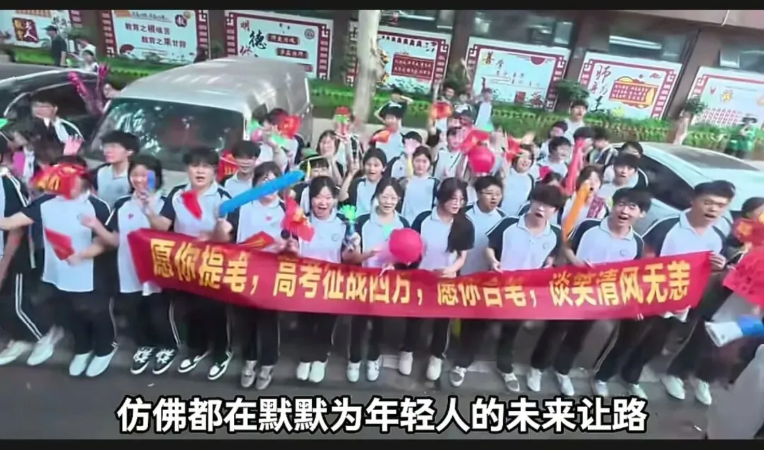 中国押运高考题试卷的真车队刷屏,惊呆国外网友 第3张 中国押运高考题试卷的真车队刷屏,惊呆国外网友 第3张