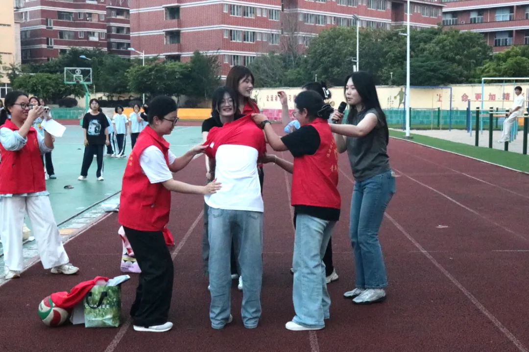 释放压力,赋能备考——我校成功举办中考减压团体心理辅导活动-第24张图片-四季读书网 释放压力,赋能备考——我校成功举办中考减压团体心理辅导活动-第24张图片-四季读书网