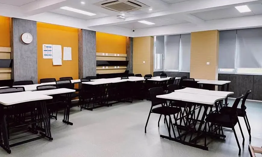 避开中考内卷!初三直升法国 BAC 课程,双学籍 + 1.5+1.5 学制,直通法国公立名校-第4张图片-四季读书网