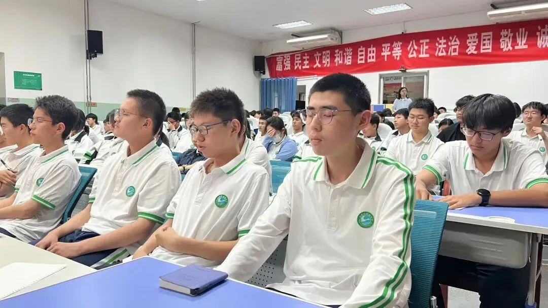 与压力共舞,从容赴考——滨湖中学开展中考心理减压团辅讲座-第29张图片-四季读书网