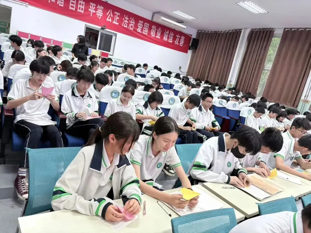 与压力共舞,从容赴考——滨湖中学开展中考心理减压团辅讲座-第40张图片-四季读书网