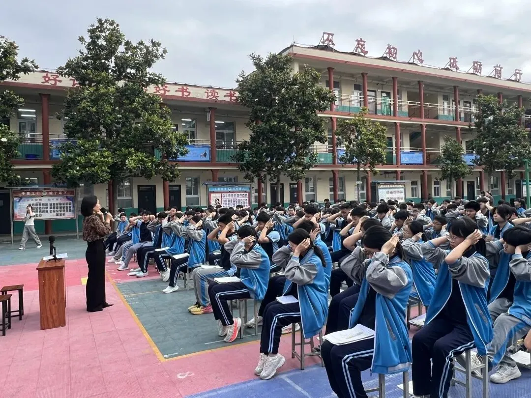 减压赋能 助力中考|李娟娟心理健康名师工作室走进辉县市第一民族学校 第7张 减压赋能 助力中考|李娟娟心理健康名师工作室走进辉县市第一民族学校 第7张