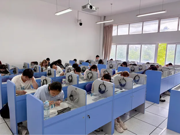教育教学|英语学院顺利开展英语专业四级模拟考试-第4张图片-四季读书网