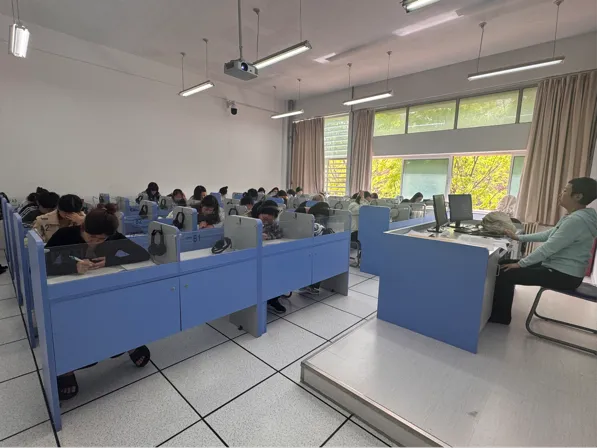 教育教学|英语学院顺利开展英语专业四级模拟考试-第5张图片-四季读书网
