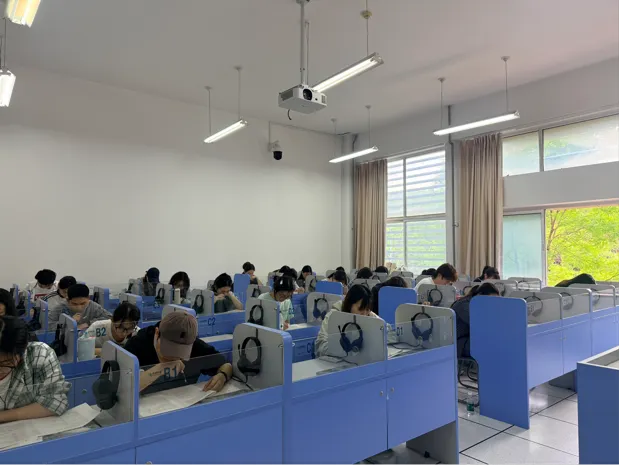 教育教学|英语学院顺利开展英语专业四级模拟考试-第7张图片-四季读书网