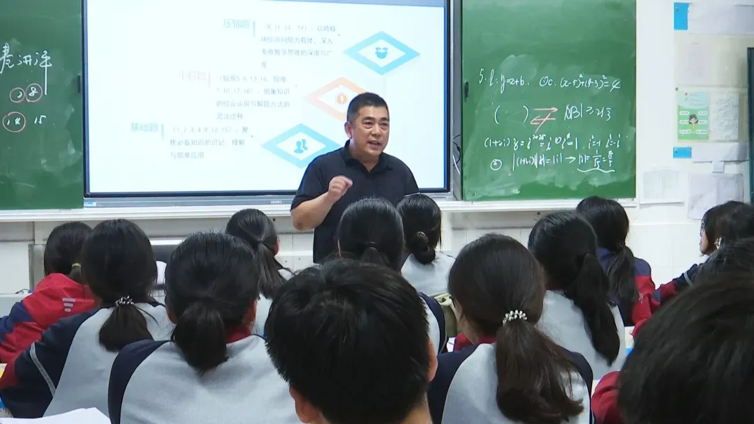高三数学试卷看哭无数网友:卷尾语不足百字,“没有题了,或许,我们只能送你们到这儿” 第2张