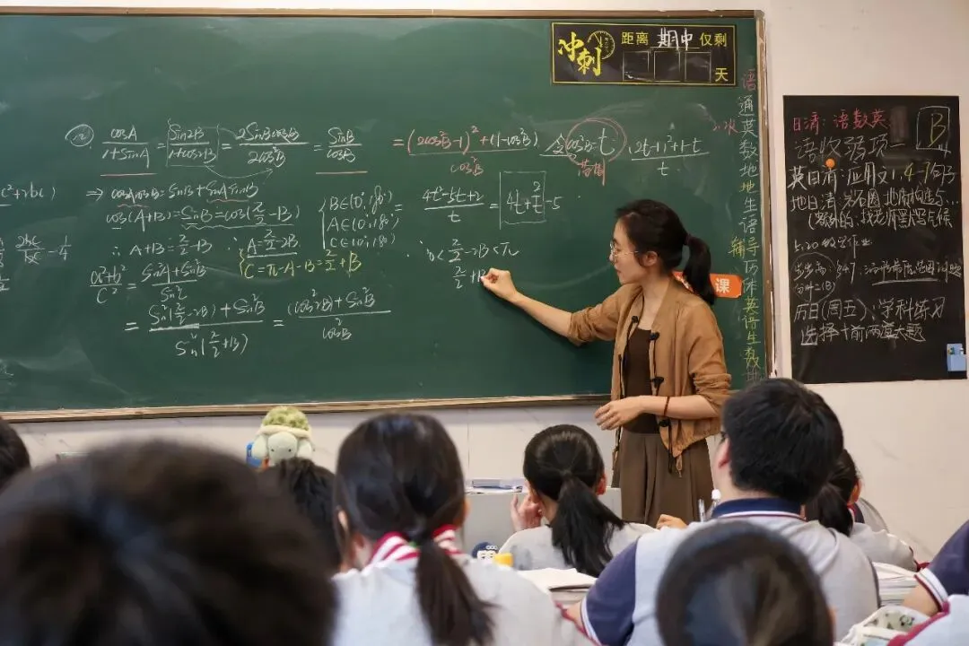 中考志愿今明两天填报,知名高中老师建议:择校不要只看高考成绩,还有更重要的一点 第17张