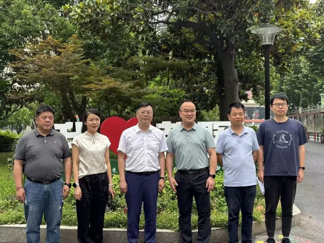 情暖童心 助力中考——朝晖街道领导六一慰问辖区中学 第9张 情暖童心 助力中考——朝晖街道领导六一慰问辖区中学 第9张