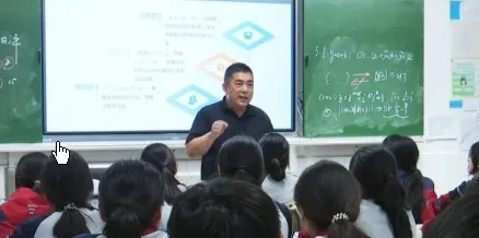 高三最后一次模考压轴题看哭了考生模拟考试的压力.” “他这么做是为了让他们知道,老师永远支持他们. 第2张