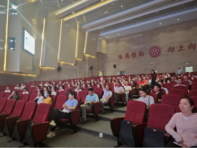 科学赋能助中考 家校同心护成长——南昌二中经开分校(海棠中学 实验学校)家庭教育专题讲座圆满落幕 第5张 科学赋能助中考 家校同心护成长——南昌二中经开分校(海棠中学 实验学校)家庭教育专题讲座圆满落幕 第5张