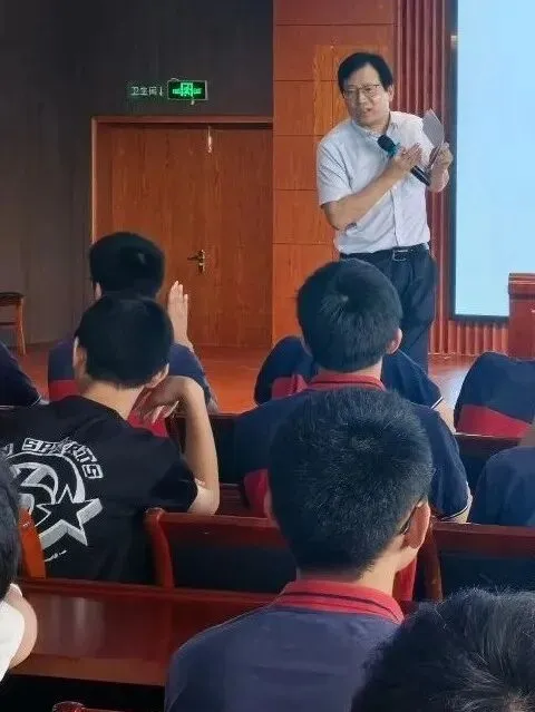 从容迎中考 心态定乾坤|中塘学校开展中考考前心理健康科普讲座 第9张 从容迎中考 心态定乾坤|中塘学校开展中考考前心理健康科普讲座 第9张