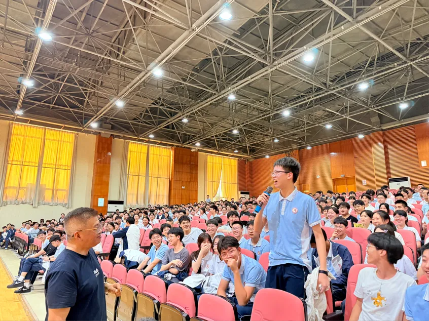 逐梦中考,笔底生花 ——记AI赋能教育专家沈翔老师莅临瑞安市瑞祥实验学校开展作文指导讲座 第16张 逐梦中考,笔底生花 ——记AI赋能教育专家沈翔老师莅临瑞安市瑞祥实验学校开展作文指导讲座 第16张