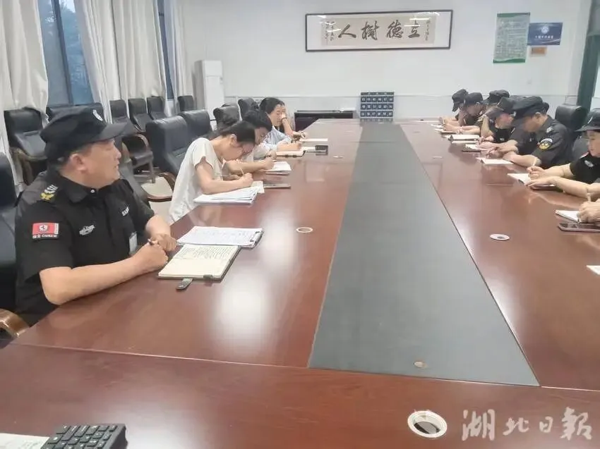 专题研讨把脉问诊 凝心聚力护航中考——丹江口市思源实验学校召开宿舍管理暨重点学生帮扶专题会议 第2张