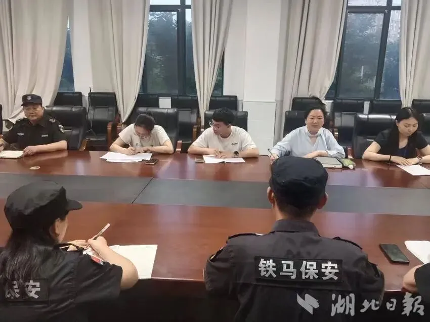 专题研讨把脉问诊 凝心聚力护航中考——丹江口市思源实验学校召开宿舍管理暨重点学生帮扶专题会议 第3张