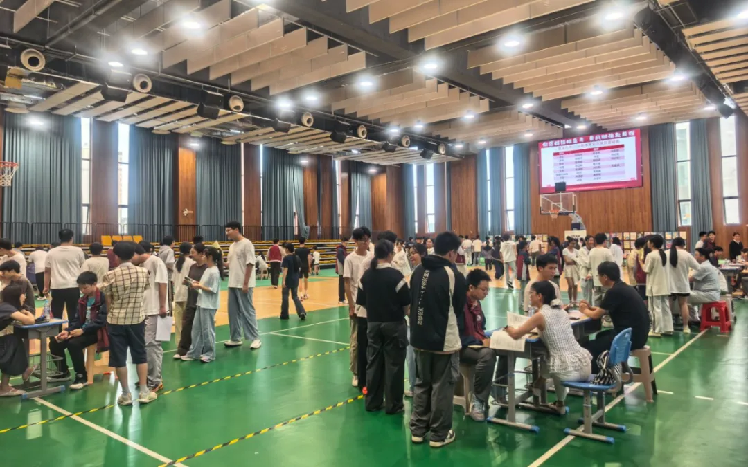 中考备考,名师党员来支招!贵溪九中这场答疑会“干货”满满-第10张图片-四季读书网 中考备考,名师党员来支招!贵溪九中这场答疑会“干货”满满-第10张图片-四季读书网