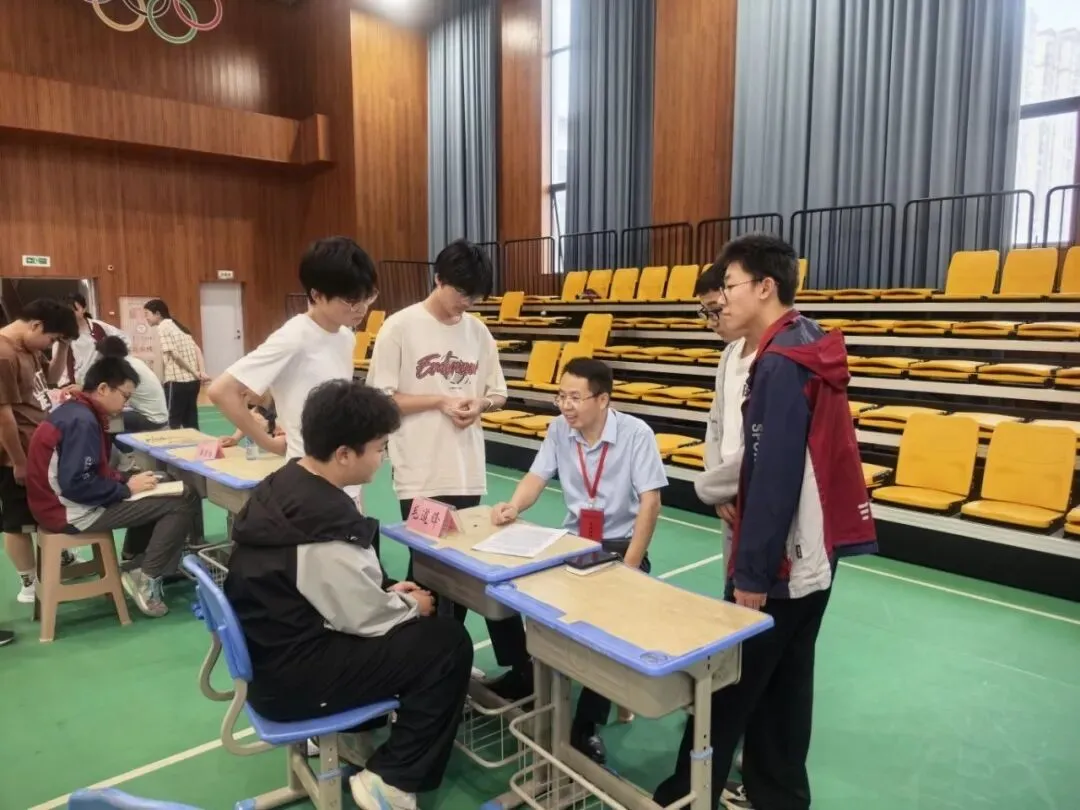 中考备考,名师党员来支招!贵溪九中这场答疑会“干货”满满-第12张图片-四季读书网 中考备考,名师党员来支招!贵溪九中这场答疑会“干货”满满-第12张图片-四季读书网