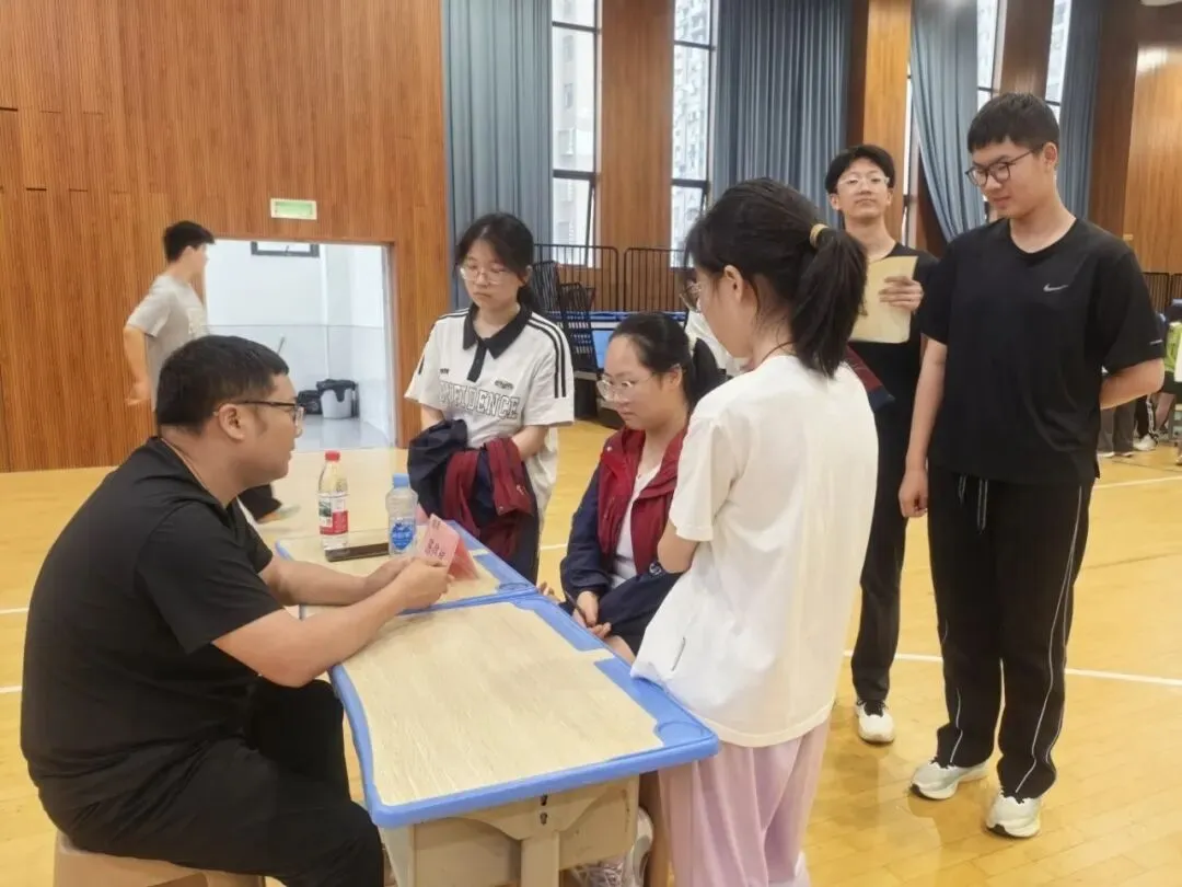 中考备考,名师党员来支招!贵溪九中这场答疑会“干货”满满-第14张图片-四季读书网 中考备考,名师党员来支招!贵溪九中这场答疑会“干货”满满-第14张图片-四季读书网