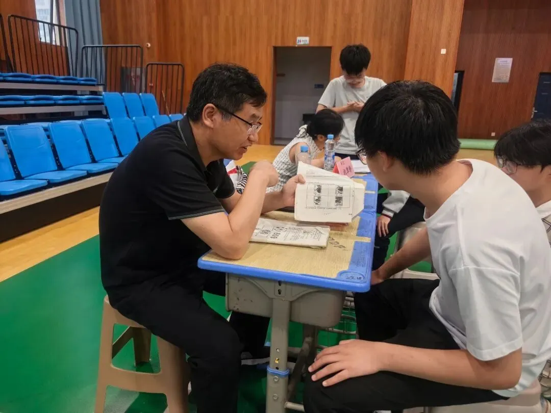 中考备考,名师党员来支招!贵溪九中这场答疑会“干货”满满-第15张图片-四季读书网 中考备考,名师党员来支招!贵溪九中这场答疑会“干货”满满-第15张图片-四季读书网