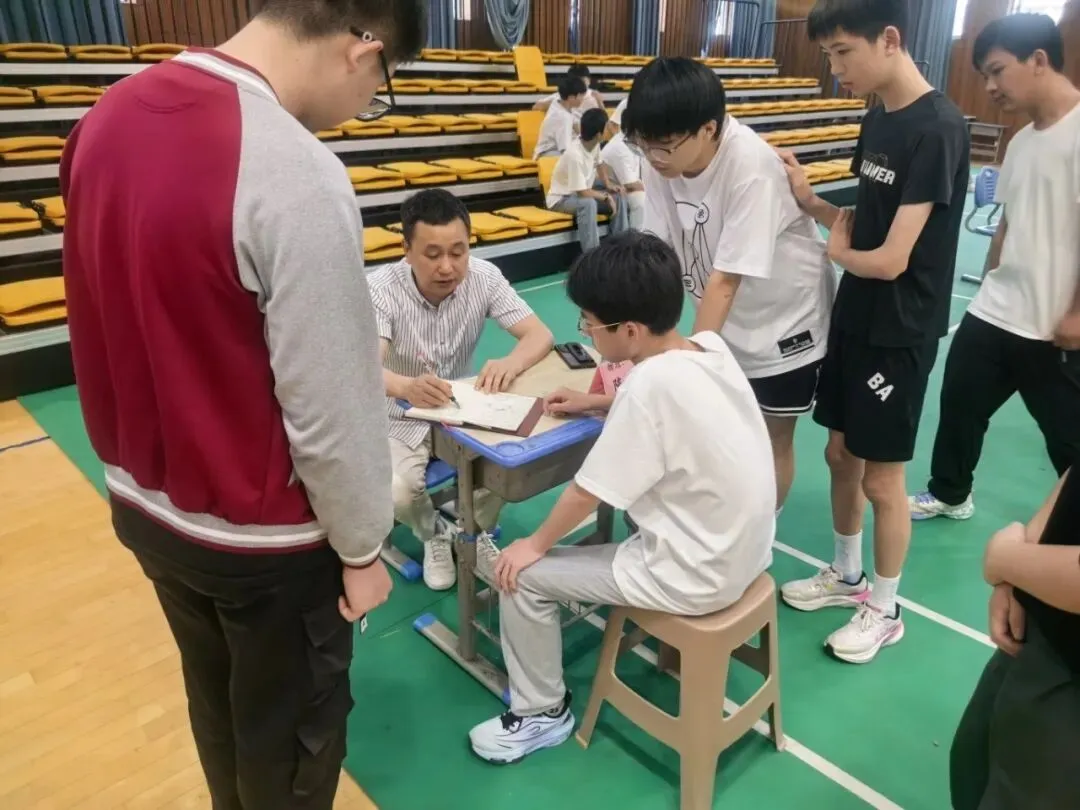 中考备考,名师党员来支招!贵溪九中这场答疑会“干货”满满-第18张图片-四季读书网 中考备考,名师党员来支招!贵溪九中这场答疑会“干货”满满-第18张图片-四季读书网