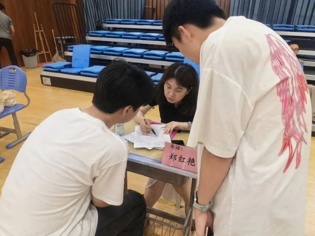 中考备考,名师党员来支招!贵溪九中这场答疑会“干货”满满-第20张图片-四季读书网 中考备考,名师党员来支招!贵溪九中这场答疑会“干货”满满-第20张图片-四季读书网