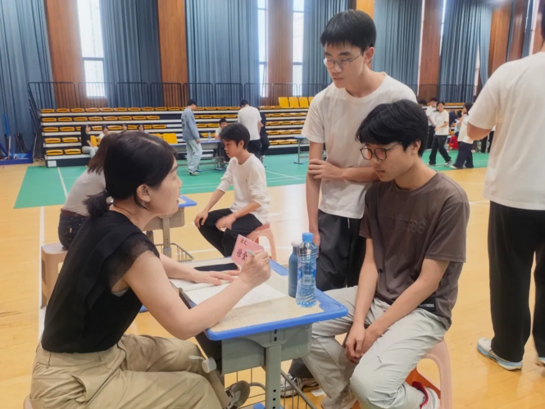 中考备考,名师党员来支招!贵溪九中这场答疑会“干货”满满-第22张图片-四季读书网 中考备考,名师党员来支招!贵溪九中这场答疑会“干货”满满-第22张图片-四季读书网