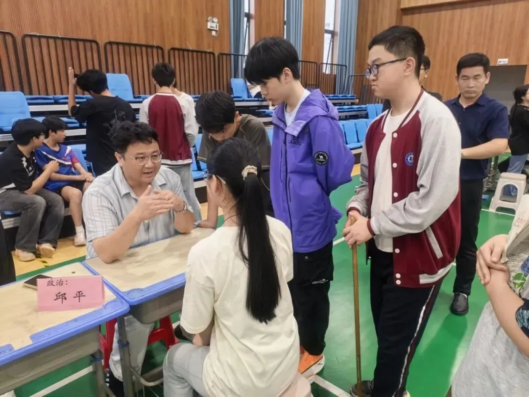 中考备考,名师党员来支招!贵溪九中这场答疑会“干货”满满-第24张图片-四季读书网 中考备考,名师党员来支招!贵溪九中这场答疑会“干货”满满-第24张图片-四季读书网