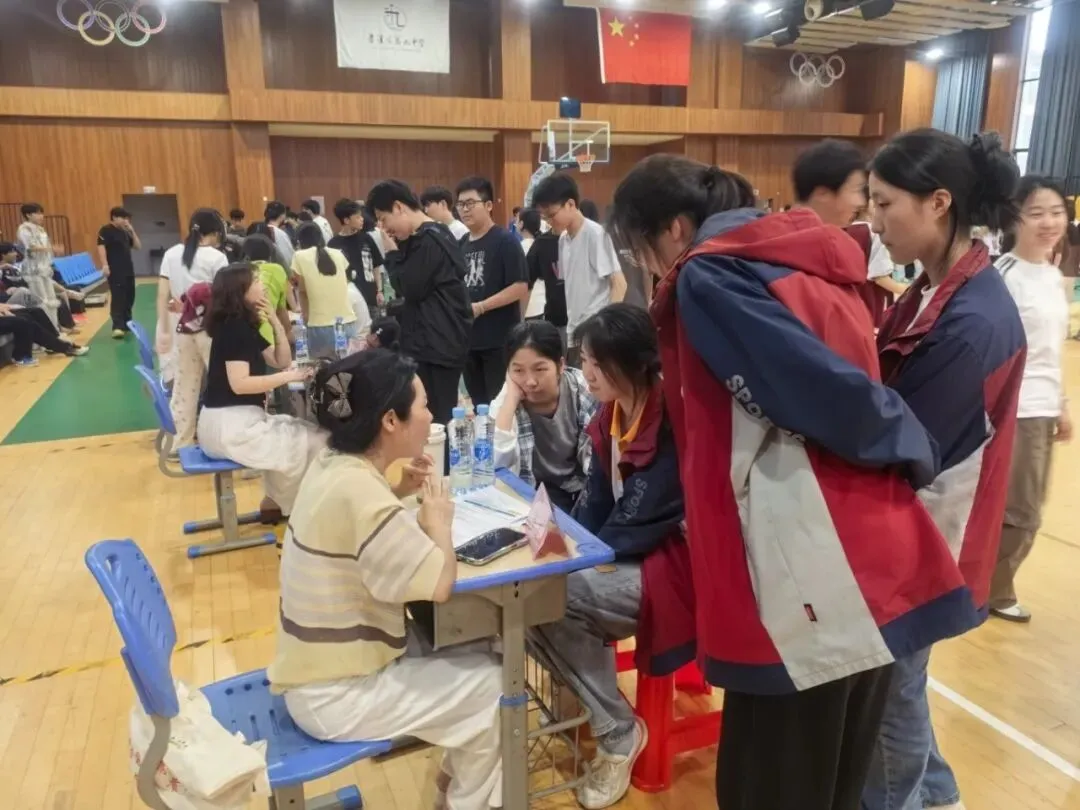 中考备考,名师党员来支招!贵溪九中这场答疑会“干货”满满-第25张图片-四季读书网 中考备考,名师党员来支招!贵溪九中这场答疑会“干货”满满-第25张图片-四季读书网