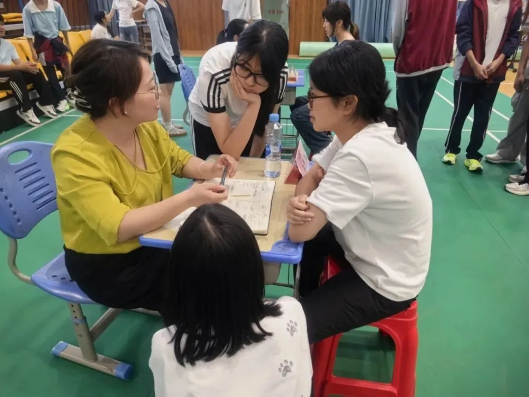 中考备考,名师党员来支招!贵溪九中这场答疑会“干货”满满-第28张图片-四季读书网 中考备考,名师党员来支招!贵溪九中这场答疑会“干货”满满-第28张图片-四季读书网