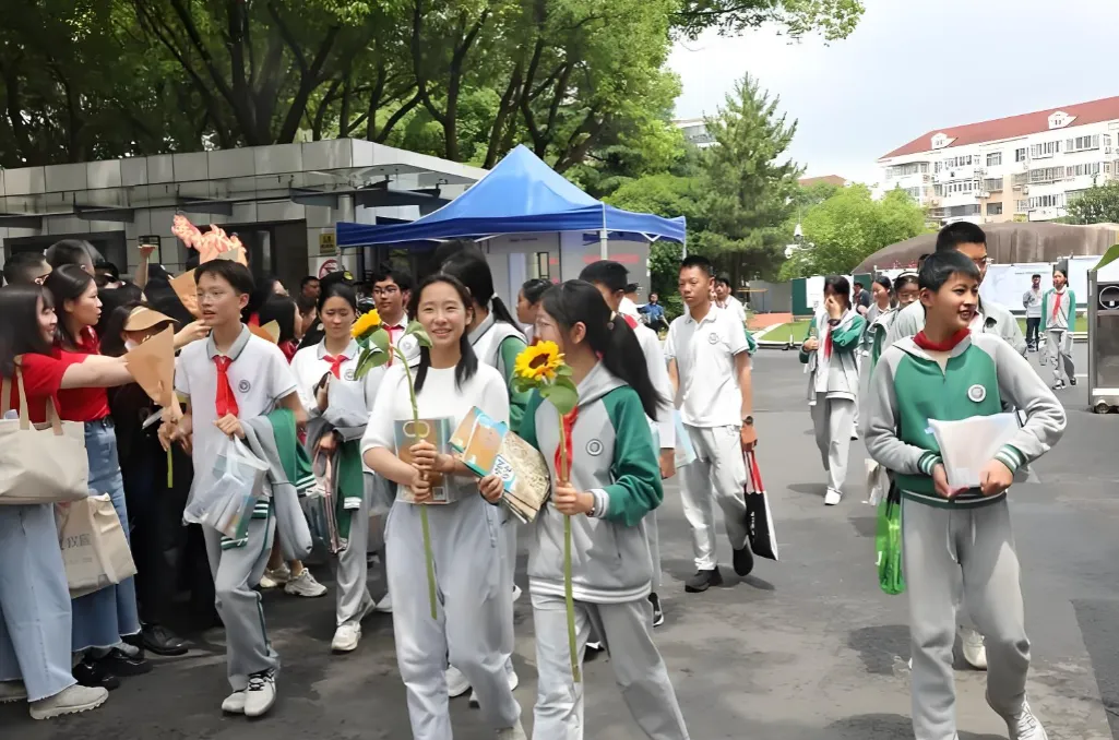 上海中考分流如此严苛,拼命卷落户意义何在?-第7张图片-四季读书网