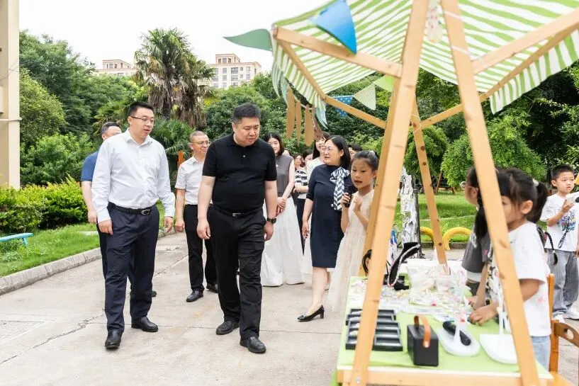 暖护童心 护航中考 大新镇开展“六一”慰问暨中考备考专项视察 第1张