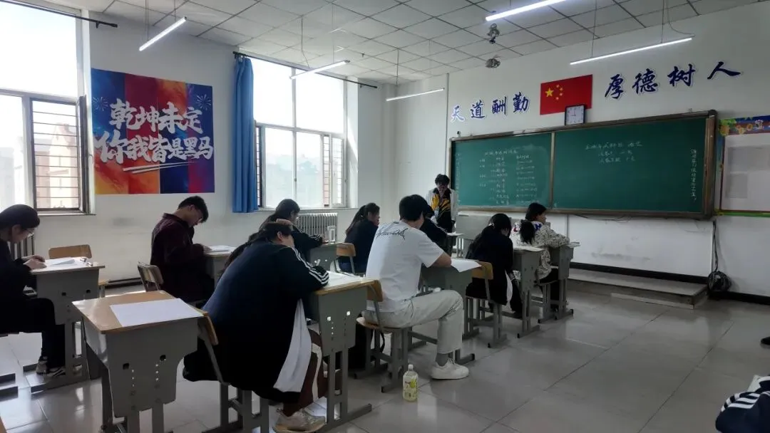 模考砺锋芒 蓄力战高考 | 翔宇高中第四次高考模拟考试顺利开展 第5张 模考砺锋芒 蓄力战高考 | 翔宇高中第四次高考模拟考试顺利开展 第5张