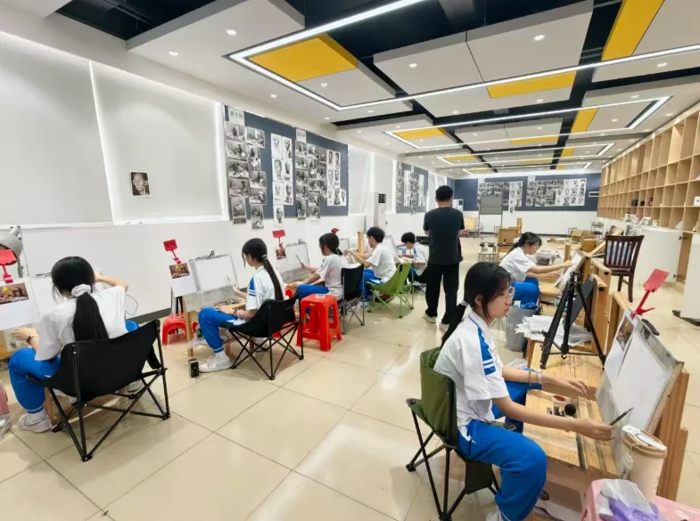 白云区2027届高二美术术科摸底模拟考今日举行 第8张