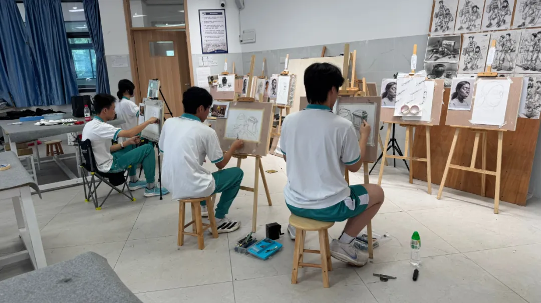 白云区2027届高二美术术科摸底模拟考今日举行 第9张