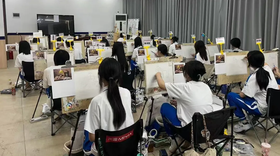 白云区2027届高二美术术科摸底模拟考今日举行 第10张