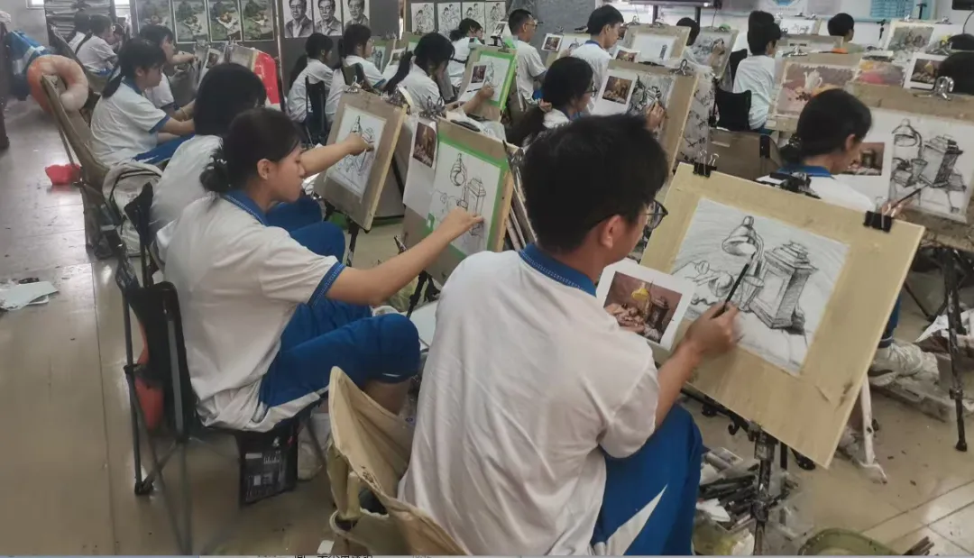 白云区2027届高二美术术科摸底模拟考今日举行 第11张
