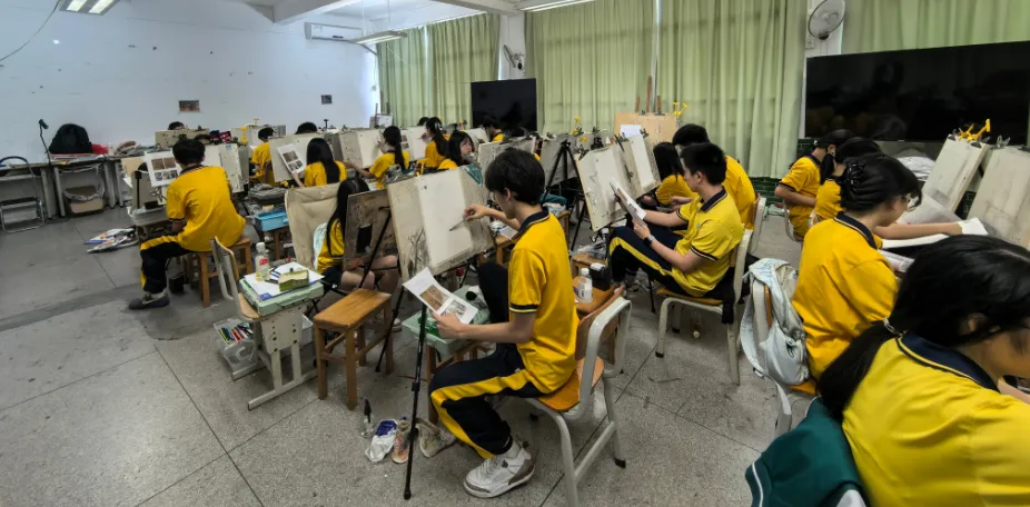 白云区2027届高二美术术科摸底模拟考今日举行 第17张