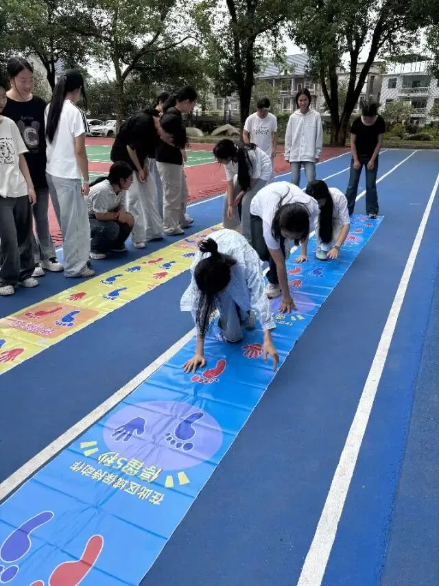 减压聚力 迎战中考——逸丹学校心理减压团辅活动 第17张 减压聚力 迎战中考——逸丹学校心理减压团辅活动 第17张